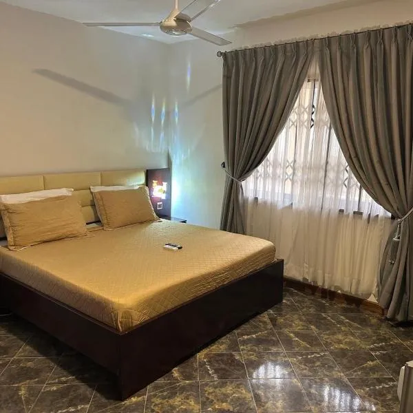 D Barfi Guesthouse, excellent location, ξενοδοχείο σε Kumasi
