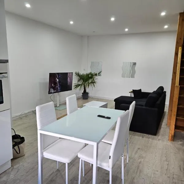 Appartement centre hourtin, hotel in Hourtin