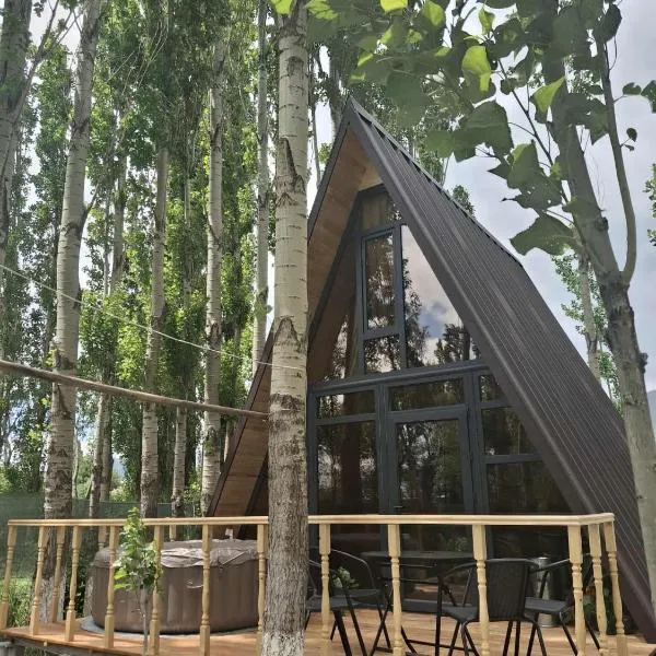 Zovaber hangsti goti、セヴァンのホテル