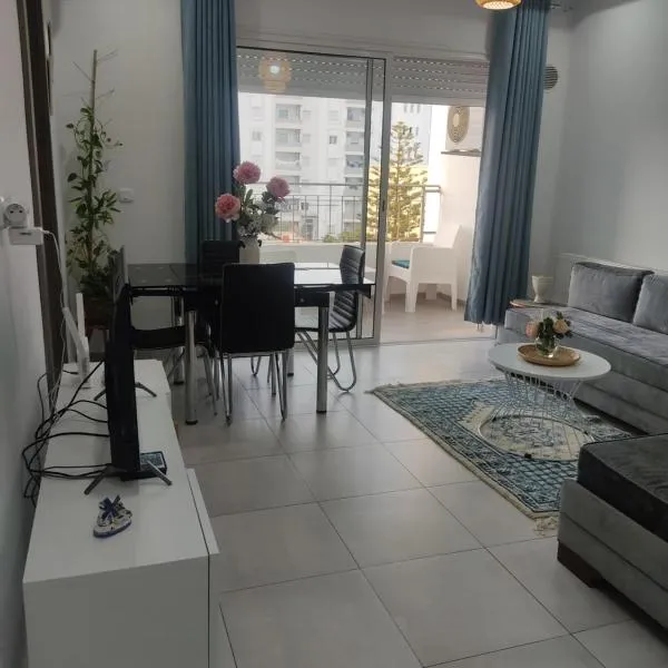 Magnifique appartement avec vue dégagée, près de l'aéroport et parking privé, hotell i Ariana