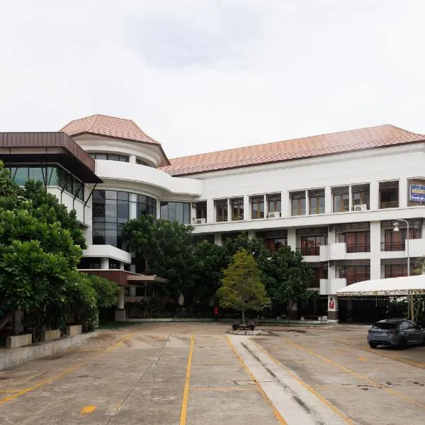 Central Place Hotel, hotel in Samut Sakhon