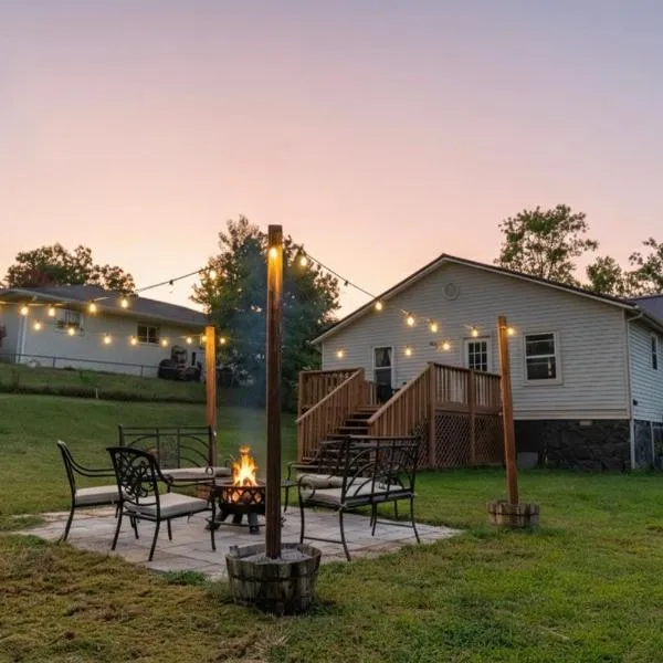 Fern Landing - Pet Friendly Home with Fire Pit, hotel in Chattanooga