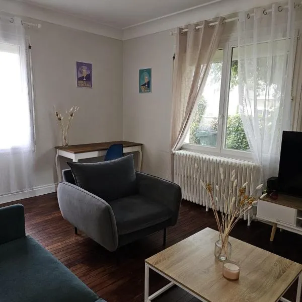 Maison Aéroport Bourges, hotel v destinaci Bourges