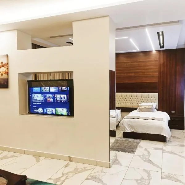 Luxury Accommodation, hotel in Sheikh Zayed