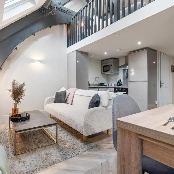 Cosy Mezzanine Apartment Leeds City Centre, hotel in Leeds