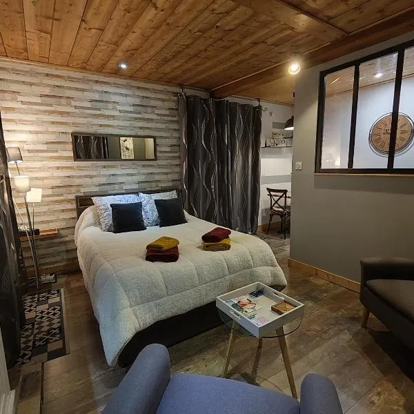 Studio de L'Auberge du château, hotel in Génos