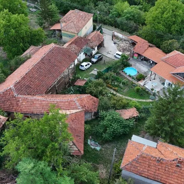 House Seoska OAZA, hôtel à Crnoklište