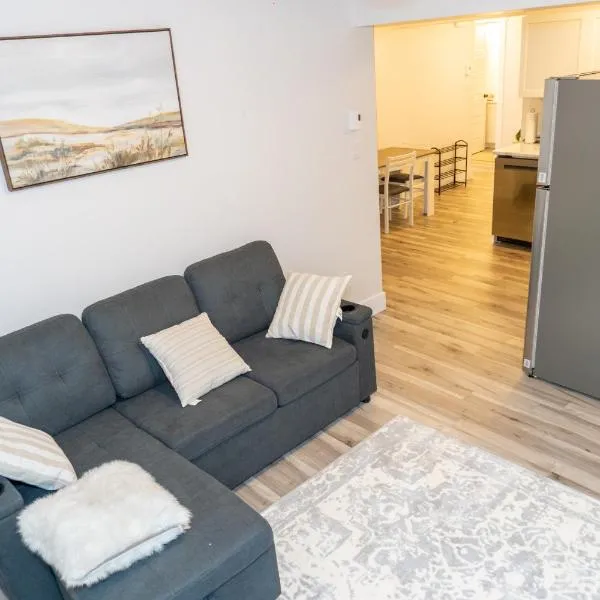 Luxury One Bedroom Private Apartment just 7 minutes from the Airport، فندق في دييب