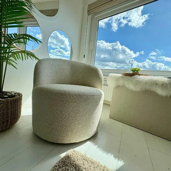BEACH apartment met directe toegang tot het STRAND !, hotel v destinaci Knokke-Heist