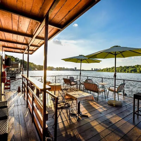 San Art Floating Hostel & Apartments, hotel in Belgrade