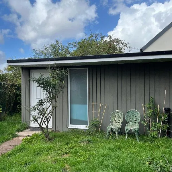 Apple Tree Chalet, hotel in Bristol