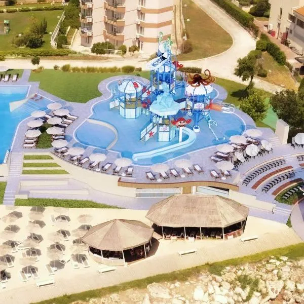 Royal Bay Resort & Aqua Park - All Inclusive and Free beach accsess, hotel di Balchik