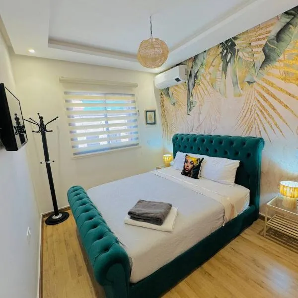2BR 2BA wTerrace & Parking Majorelle Chic，位于马拉喀什的酒店
