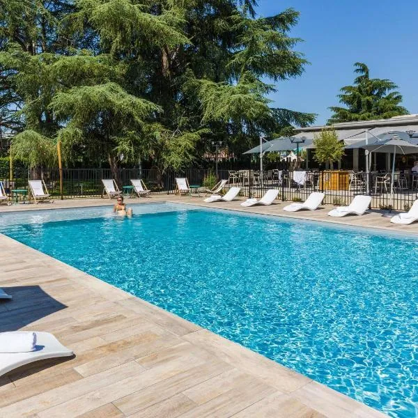 Novotel Pau Pyrénées, hotel di Lescar