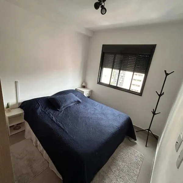 Apto novo e aconchegante ao lado do Allianz, hotel em São Paulo