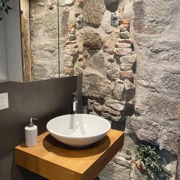 Tiny Old Town Studio, hotel in Bern