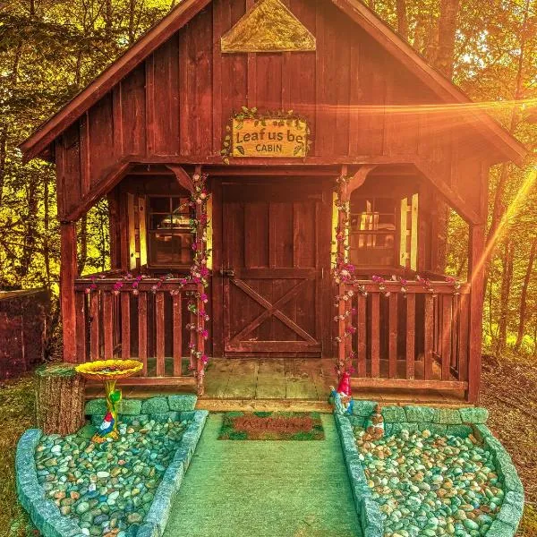 Fern Hill Retreat - Glamping Experience & Swimming Pond!, hotelli kohteessa Wellsville