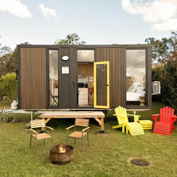 Meadows Edge by Tiny Away、Travestonのホテル