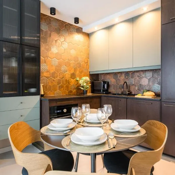 JANTAR RESORT Apartamenty PIAMOLA ze strefą sportową i grillem, hotel di Jantar