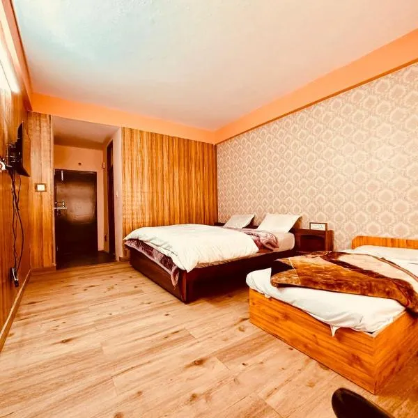 Hotel Giriraj Zirakpur, hotel in Chandīgarh