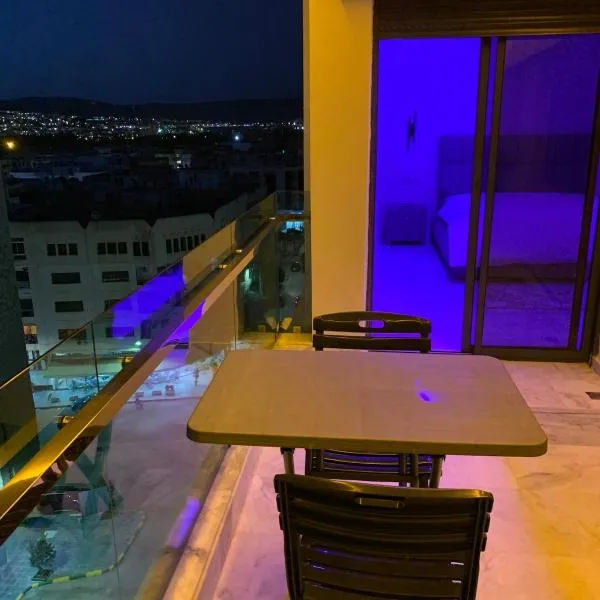 Luxueux - Vue sublime - Fes City Center - à 2 min du parc de champs de course, Hotel in Fès