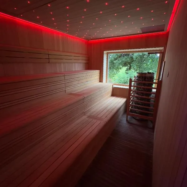 Obora resort, отель в городе Ланшкроун