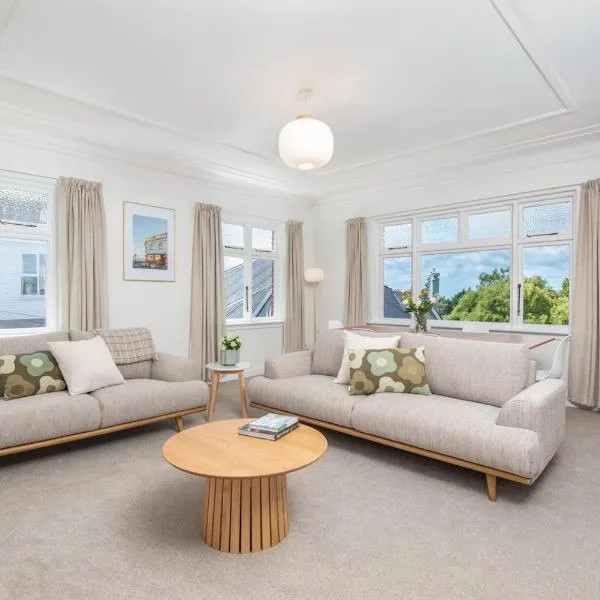 Spacious 3-bedroom Home In Roslyn With Views, hotel in Dunedin
