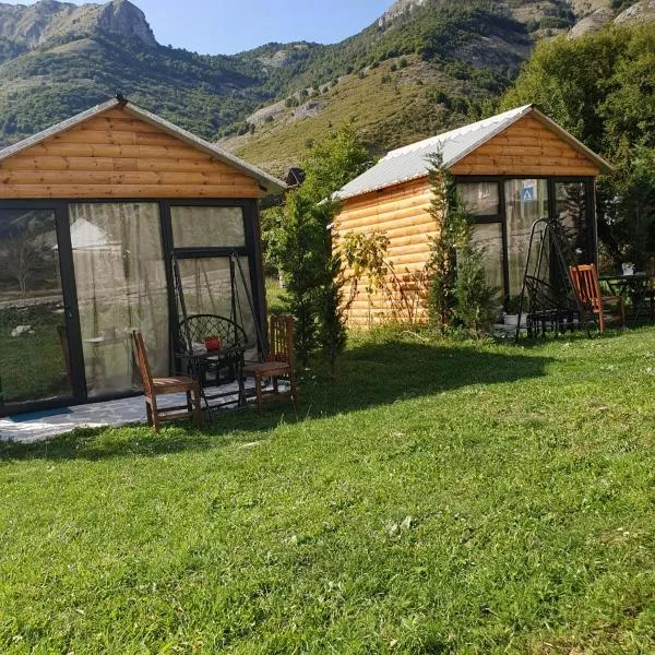 Boga Cabins, hotel v mestu Bogë