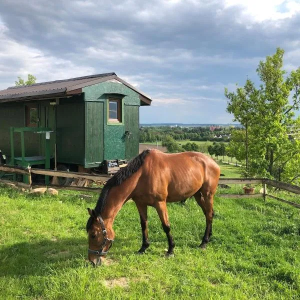Tiny house nad vinicí, hotel Jičínben