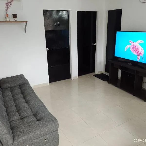 Tu descanso cerca al aeropuerto，位于圣玛尔塔的酒店