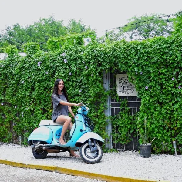The Backside House - Women Only -, hotel a Tamarindo