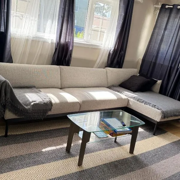 Zoe Home, hotel in Halifax
