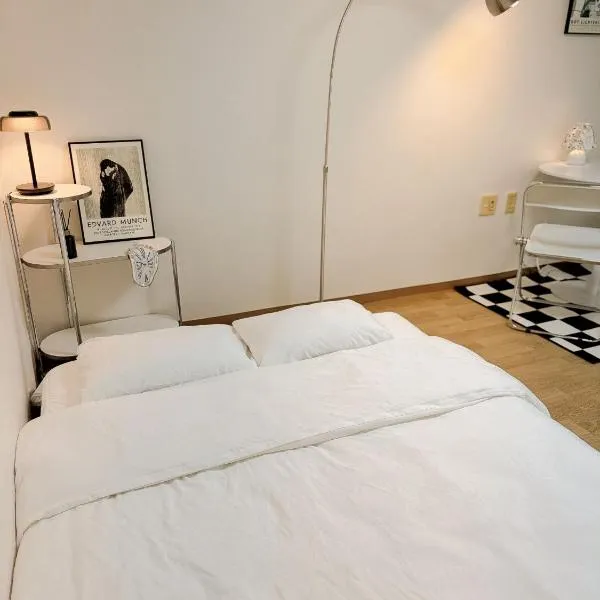 3'Near Hongdae Station, 30sec on foot, Hotel in Seoul