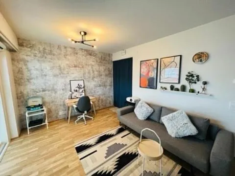 Brand new modern condo built-in Mall of Tripla, khách sạn ở Helsinki