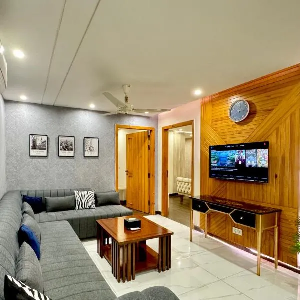 Lux Haven Stays 2 Bedroom Luxury Apartment Near Gulberg - Ultimate Getaway Experience, хотел в Лахор