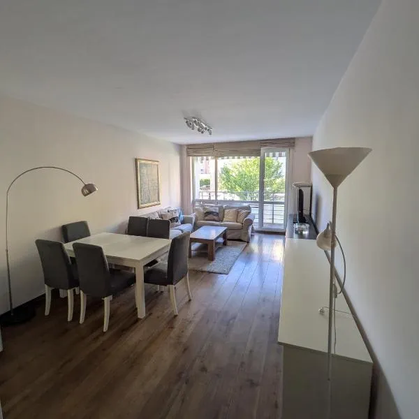 Modern Apartment in Sofia Near City Center, hotel in Sofia
