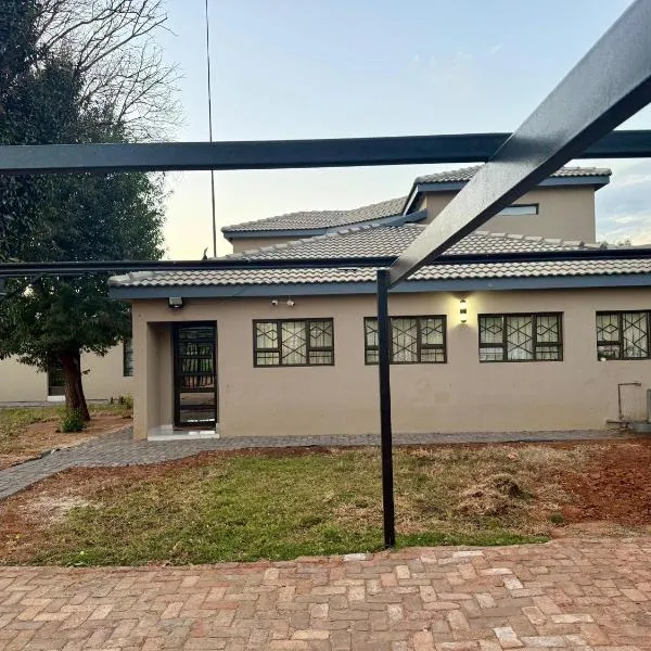 Country Farm House, hotel u gradu Delmas