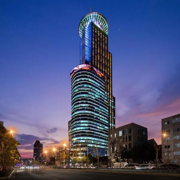Novotel Atlantis Shanghai - Enjoy our great-valued breakfast in our rooftop revolving restaurant with a stunning river view & utilize our FREE self-serviced laundry, hotel in Shanghai
