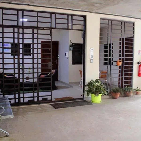 3 Appartements Indépendants - 1 ou 2 Chambres - Du Voyageur Solo au Groupe de 10 personnes - Résidence Calme, Proche Abidjan, hotel Abidjanban
