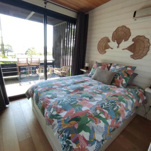 Chambre Perchée avec vue imprenable sur le lac de Lacanau, Hotel in Lacanau