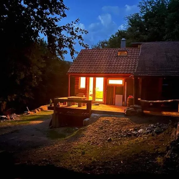 Čarovná chatka, hotel u gradu Vihnje