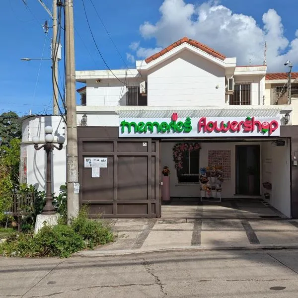 Habitaciones Privadas en Memories Flowershop - Colonia Escalón, Plaza Futura、サン・サルバドルのホテル
