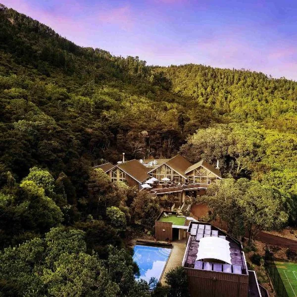 Grand Mercure Puka Park Resort, hotel a Pauanui