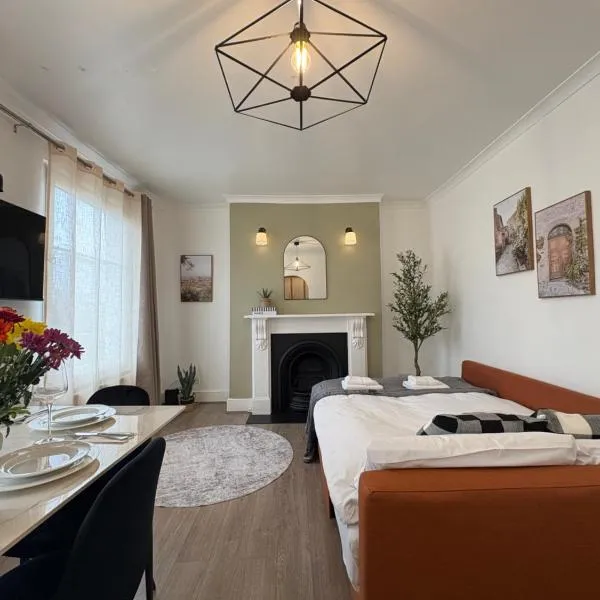 Lovely Flat by Emirates - 5 mins to Kings Cross St Pancras, hotel v Londýně