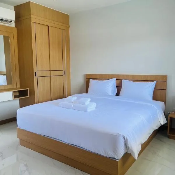 J2 Airport Mansion, hotel en Thalang