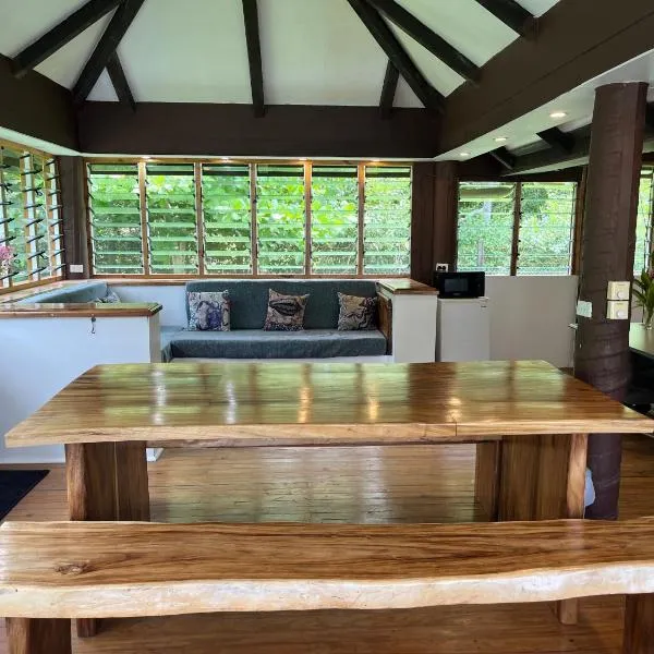 Savusavu Salt Lake Guesthouse, hotel a Savusavu