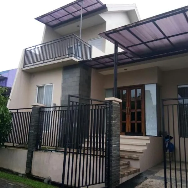 Hansel Homestay, hotel di Batu