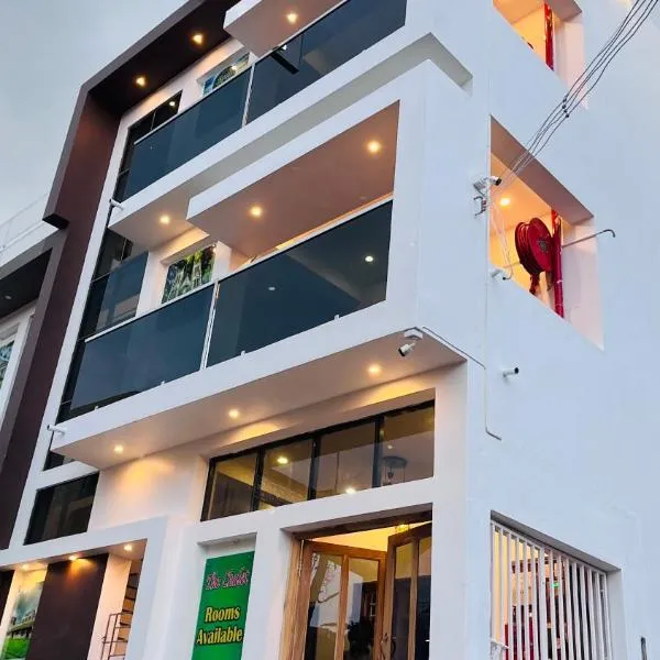 The Chalet - Cozy Villa with Mini Pool, near Eden Blue Flag Beach, Pondicherry - JR Groups, hotel in Puducherry