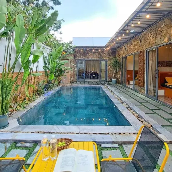 Hometown Bamboo 5-Bedroom Pool Villa Danang-2 Min to Beach、ダナンのホテル