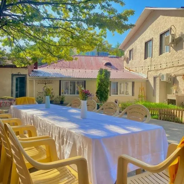 Ethno Adventure Camp Hostel,位于阿拉木图的酒店